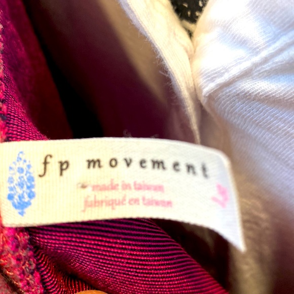 Free people pink sweatshirt with back ruffle thumb holes - Picture 4 of 5